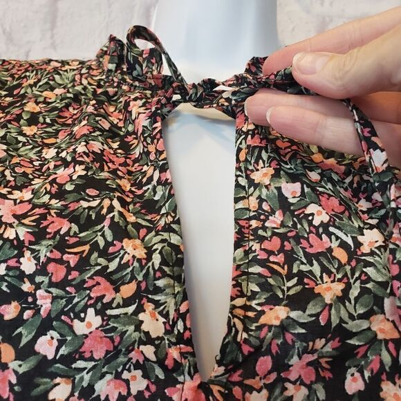 BB DAKOTA BY STEVE MADDEN Flutter Sleeve Floral Blouse - Picture 3 of 8